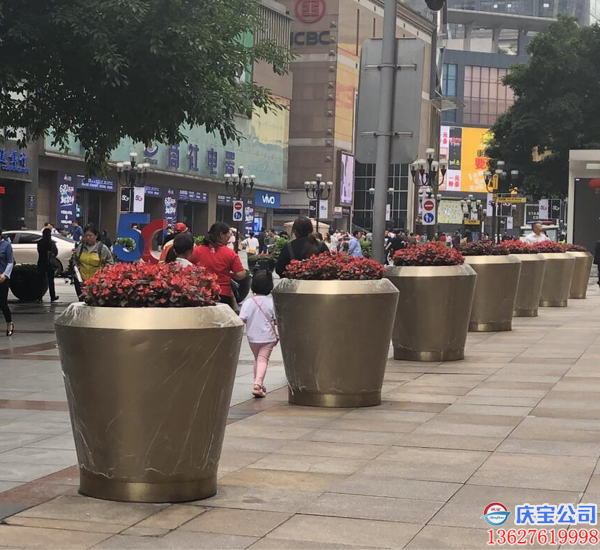 重庆步行街商圈花盆花箱，道路花箱